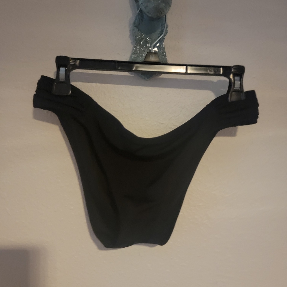 Shade & Shore black  swimsuit bottom..size  juniors XL or (12-14)
